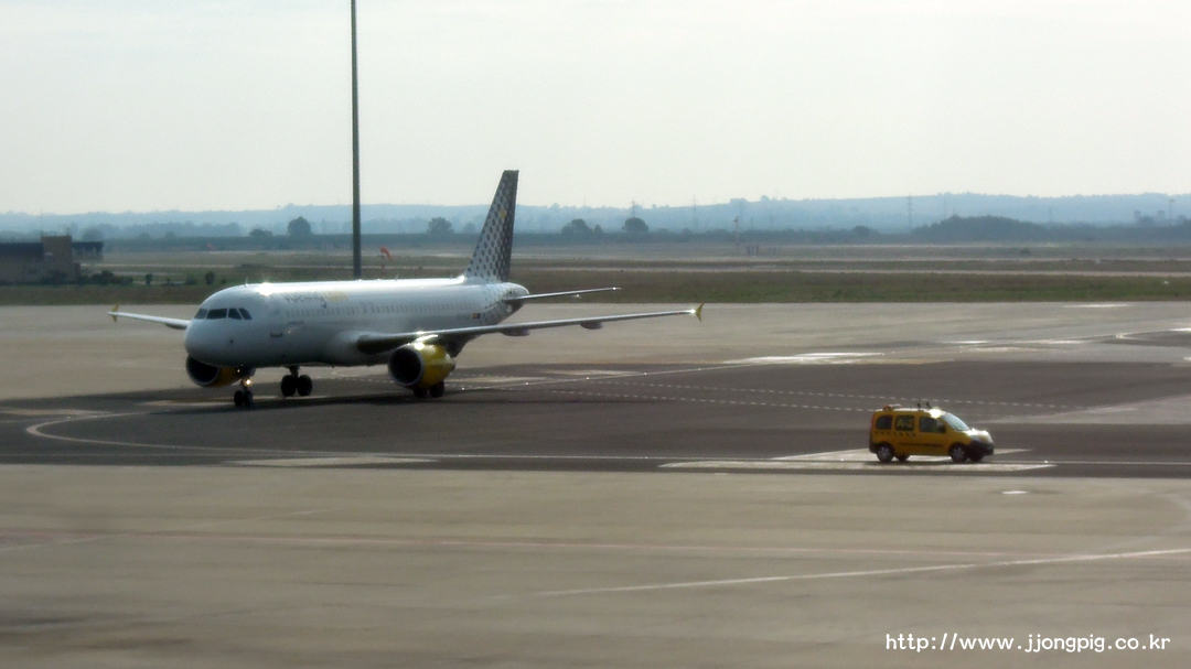 부엘링 Vueling VY VLG EC-LZZ A320-200 Airbus A320-200 A320 세비야 Seville - San Pablo 세비야 Seville SVQ LEZL