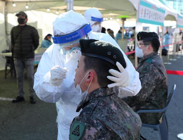  12월 17일 오늘 현재 코로나19 신규 확진자 1014명 !! 사망자 22명 ! 지역별 확진자와 화이자 백신 부작용 소식까지!