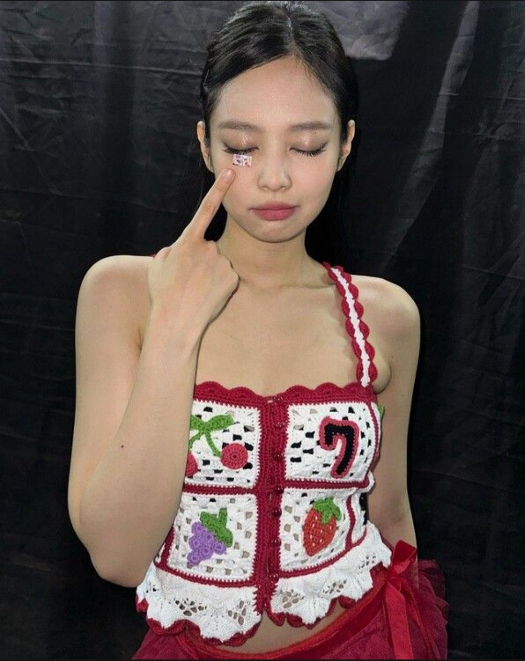  제니, 상큼+섹시 전신 셀카 투척 '상큼 과즙미의 인간화'