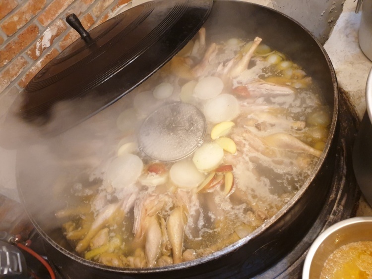 토종닭곰탕 이미지