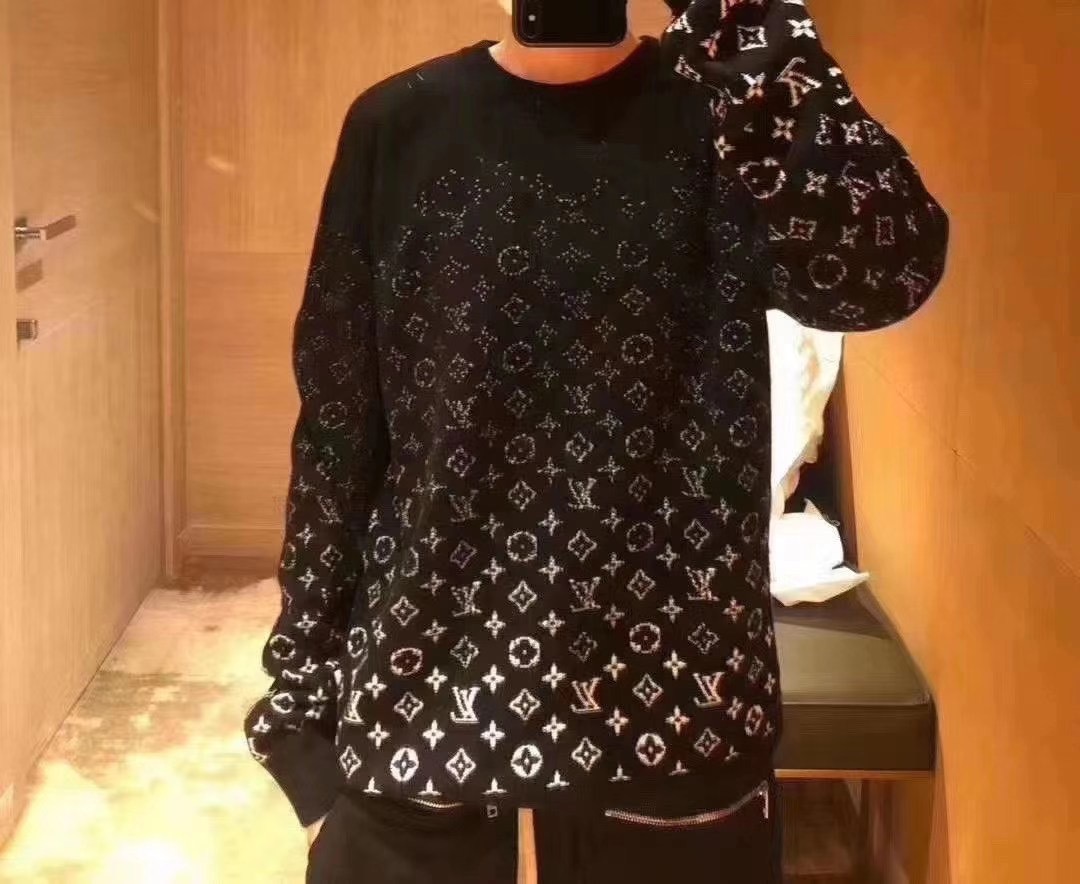  [LOUIS VUITTON] 루이비통 그라디언트 모노그램 크루넥 니트 스웨터 1A8A1P