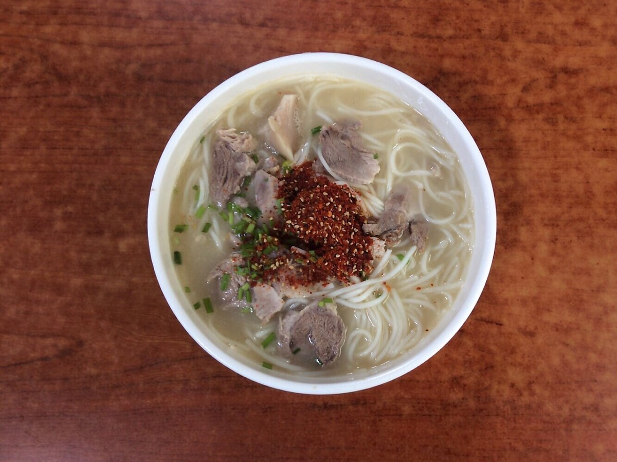  제주 대표 땟거리, 고기국수(Pork Noodles)