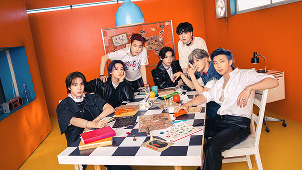  BTS에게는 WORLD ARMY가 있으니, 이제 KOREAN ARMY가 되어야지! 난장이들로 줄어들지 않으려면!