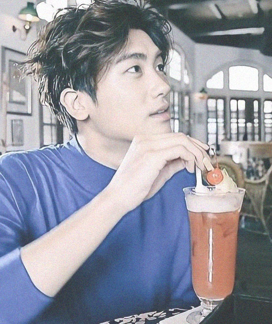 박형식 카페에서 찍은 사진