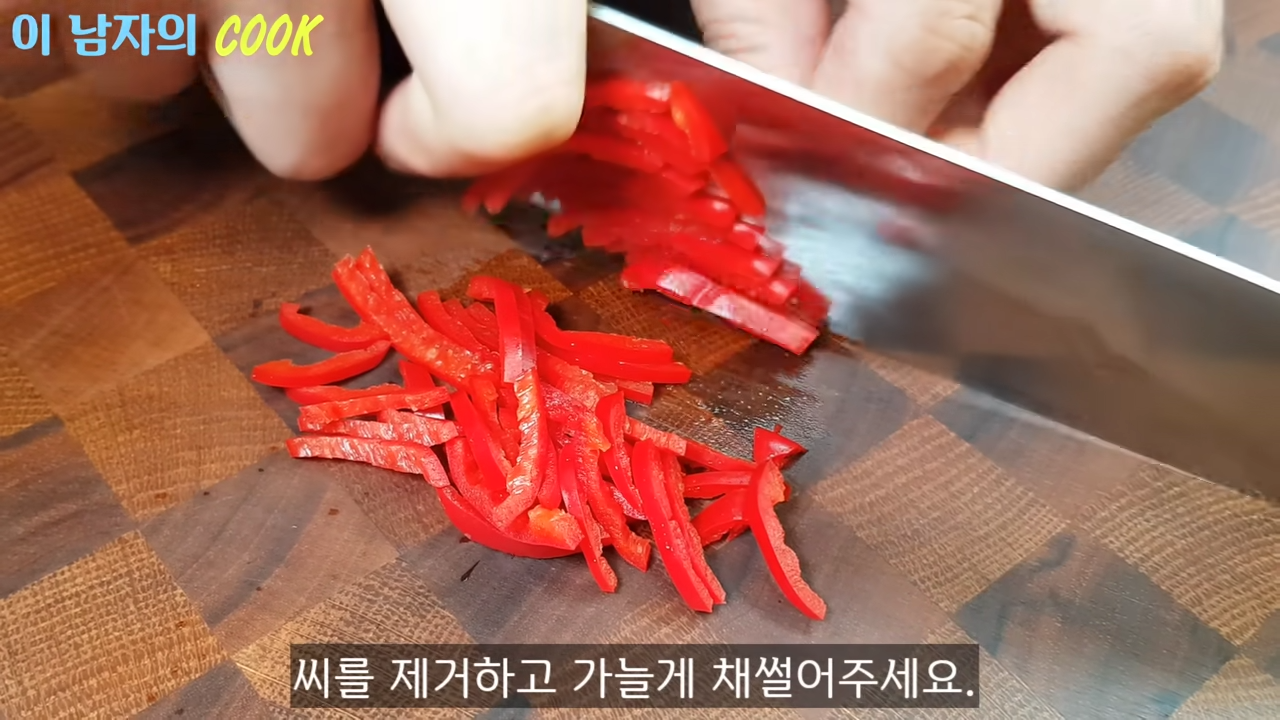 "쌈 싸 먹다 남은 상추는 끓는 물에 던져버리세요!" 간단하면서도 새콤달콤 맛있는 상추나물을 만드는 방법 5 img