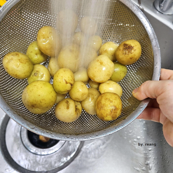 반찬종류추천_알감자조림맛있게만드는법_헹구기