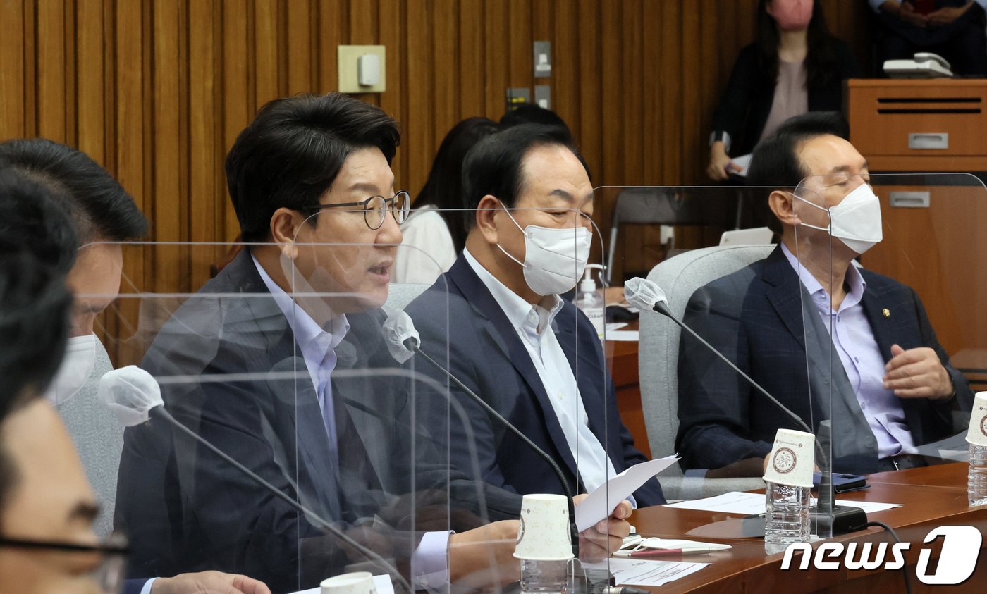 권성동 "文정부 성적표에 우크라 전쟁 탓에 물가 대책 기본적 한계"