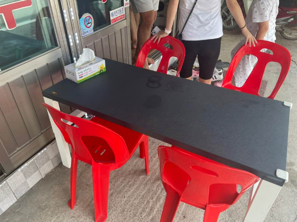 식당외부 테이블