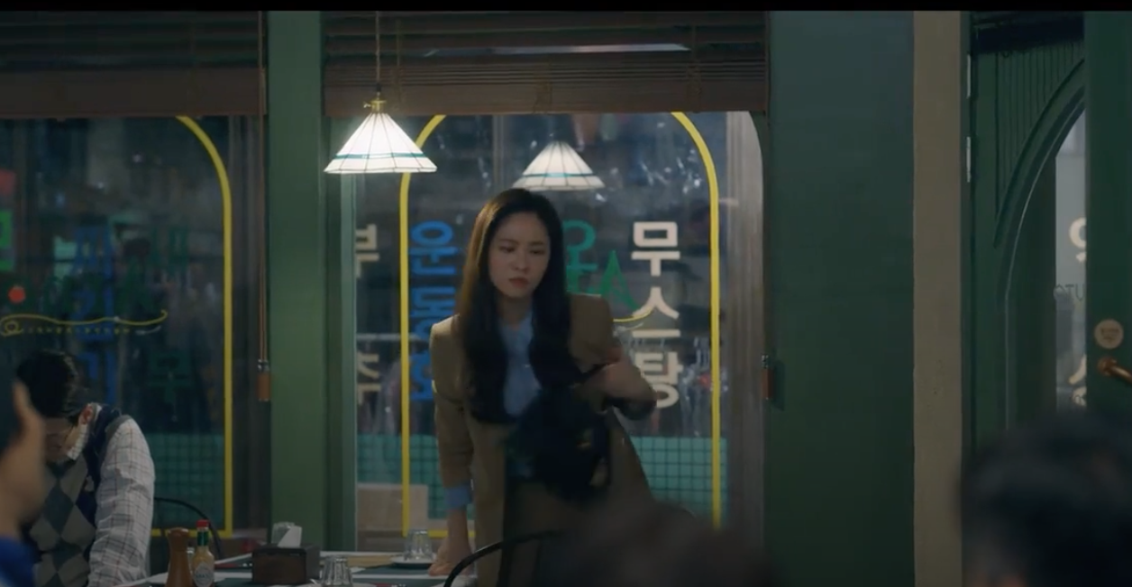  [TV속패션] 빈센조 14회 전여빈 검정색 가방 패션 정보 #빈센조 14회 전여빈 JOY GRYSON 검정색 가방
