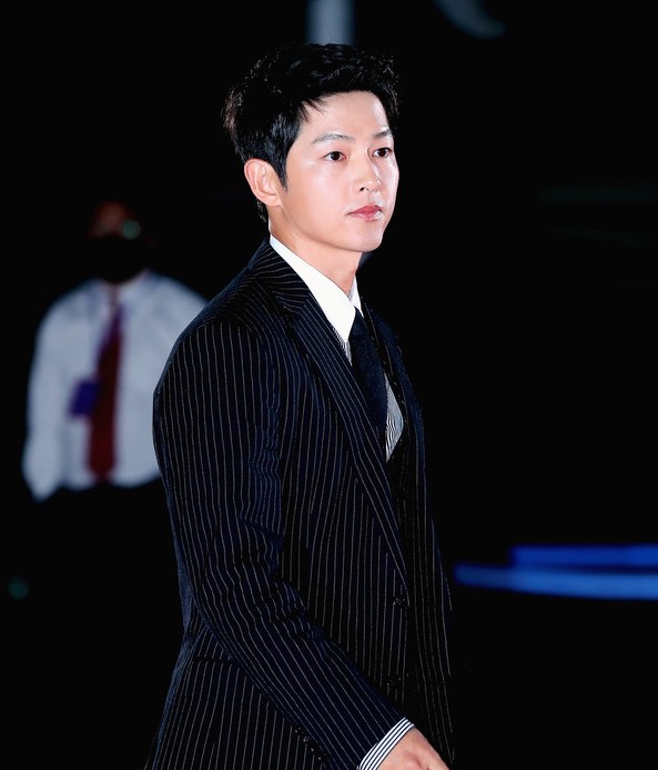  이슈 :: 송중기, 케이티 루이티 사운더스와 혼인신고... 임신소식도 함께 전해져