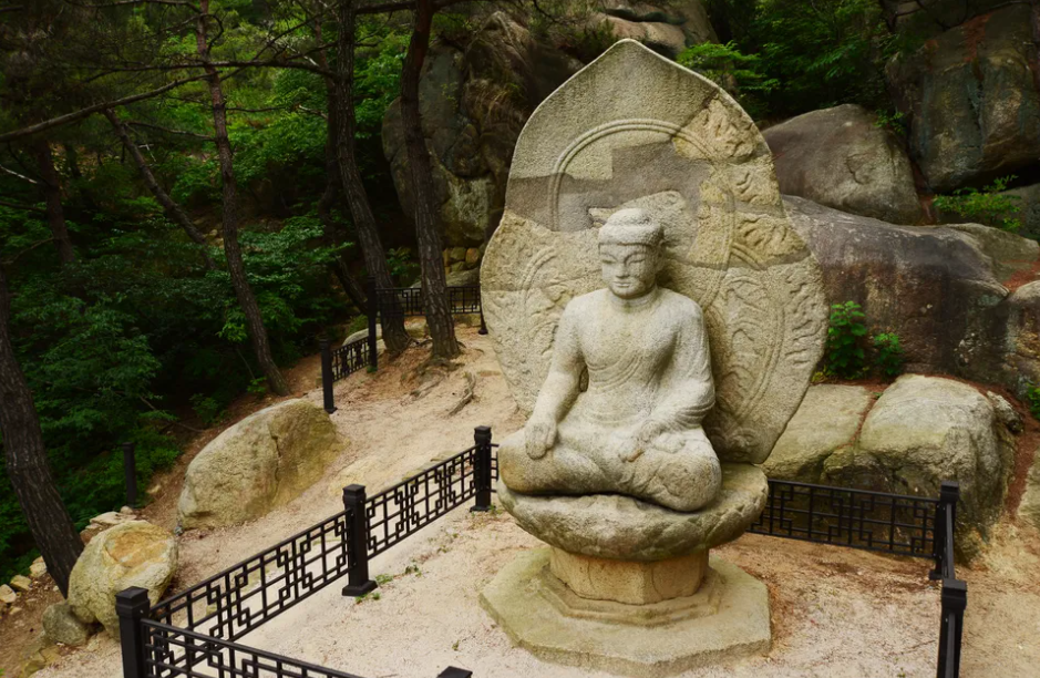 남산 삼릉계 석조여래좌상