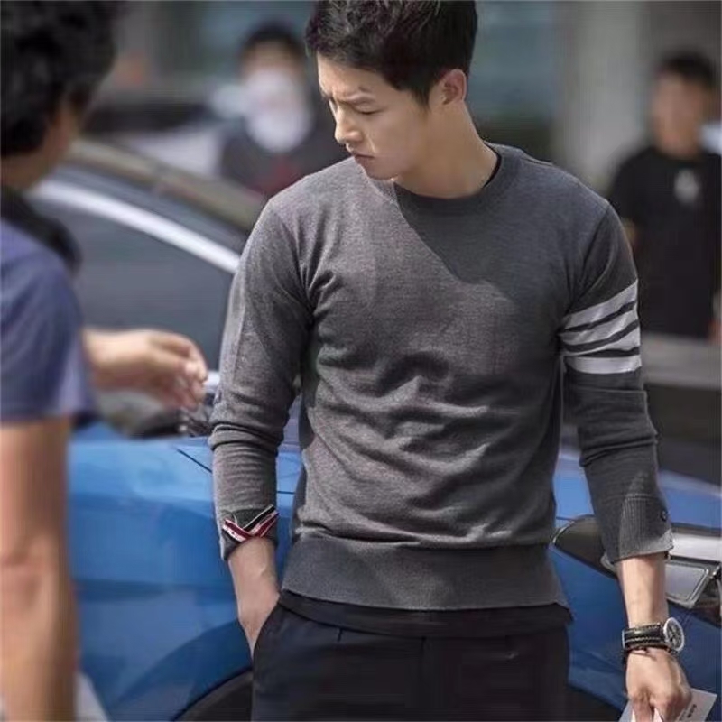  [THOM BROWNE] 톰브라운 사선완장 메리노 울 스웨터 니트 MKA002A00014038