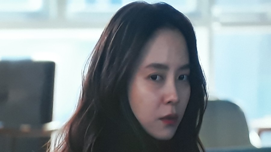 침입자(2019) 미스터리 공포 스릴러 한국영화 102분 감독 송원평 출연 송지효 김무열 예수정 최상훈 서희정 5