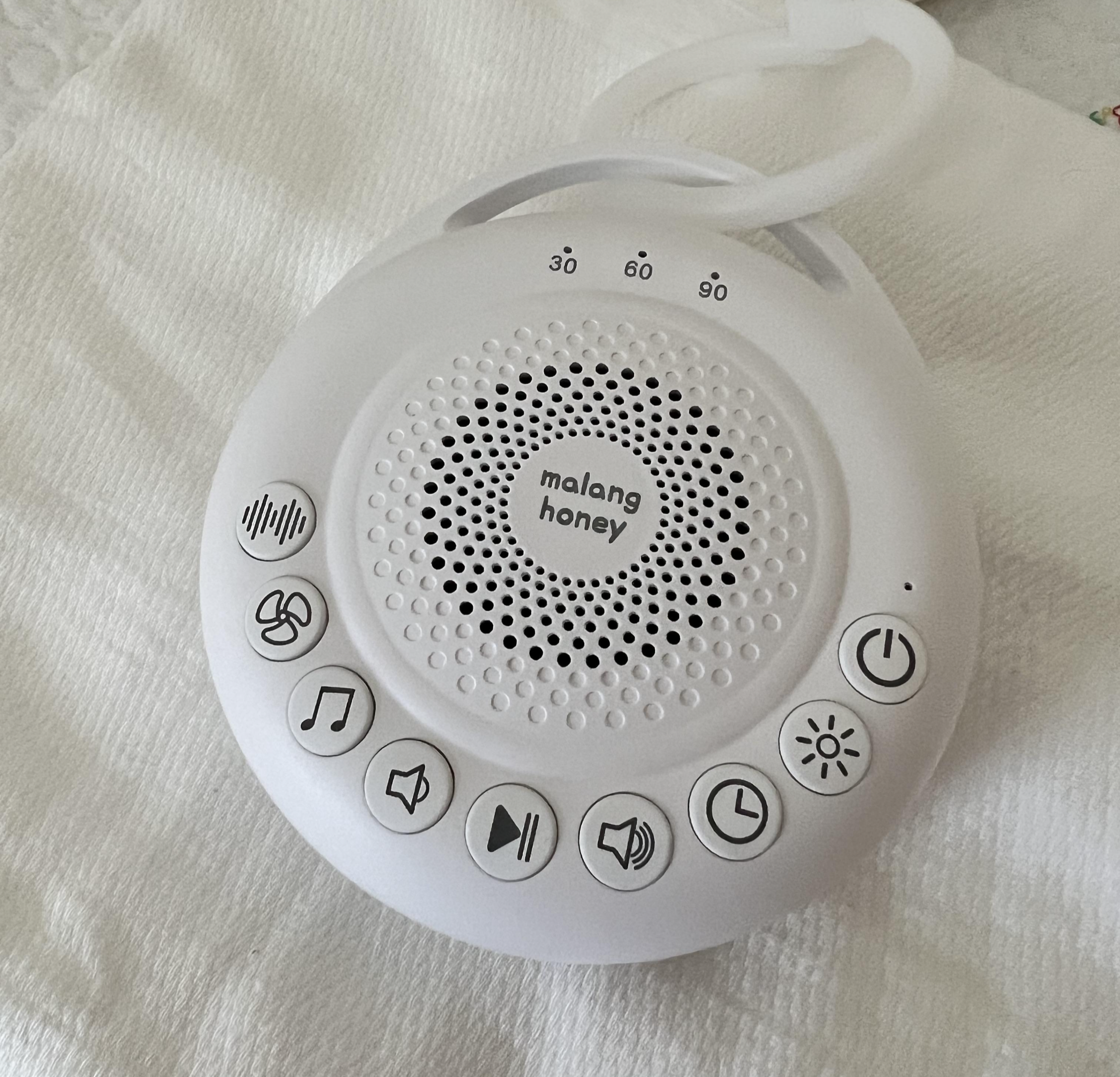 학습 카페 ,  카페,  열람실처럼 집중된 환경 조성,  부드러운 백색 소음 기계