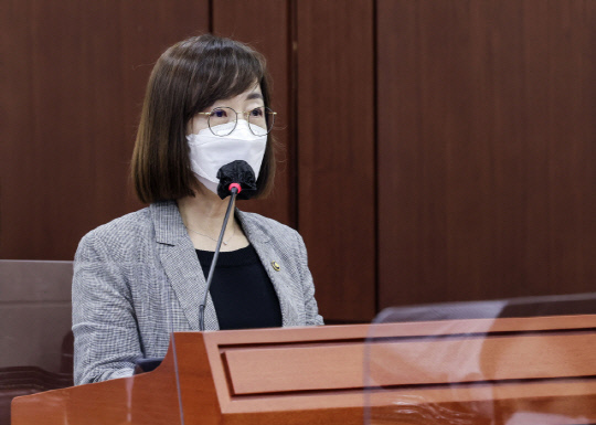  확진자 11만, 거리두기 돌아올까.. 백경란 "尹정부 방역은 다르다"