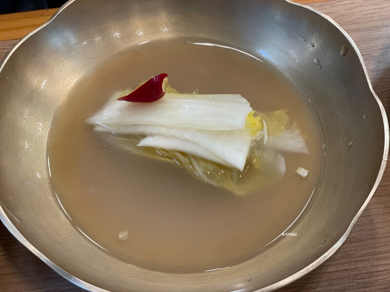 아산 떡갈비 맛집 쌍교숯불갈비 - 기본찬 시원한 물김치