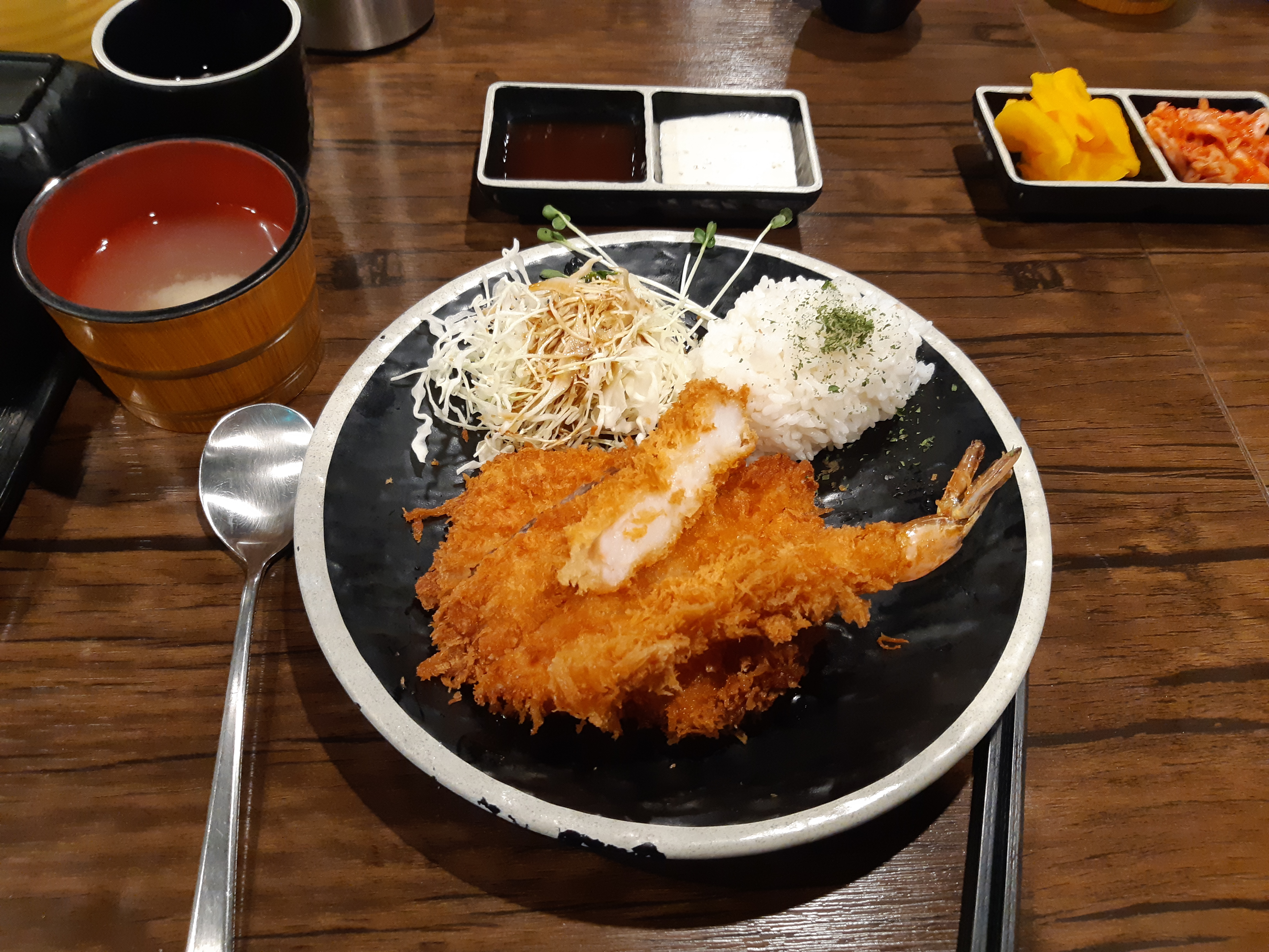  홍대돈부리 상공회의소지점 돈까스 정식