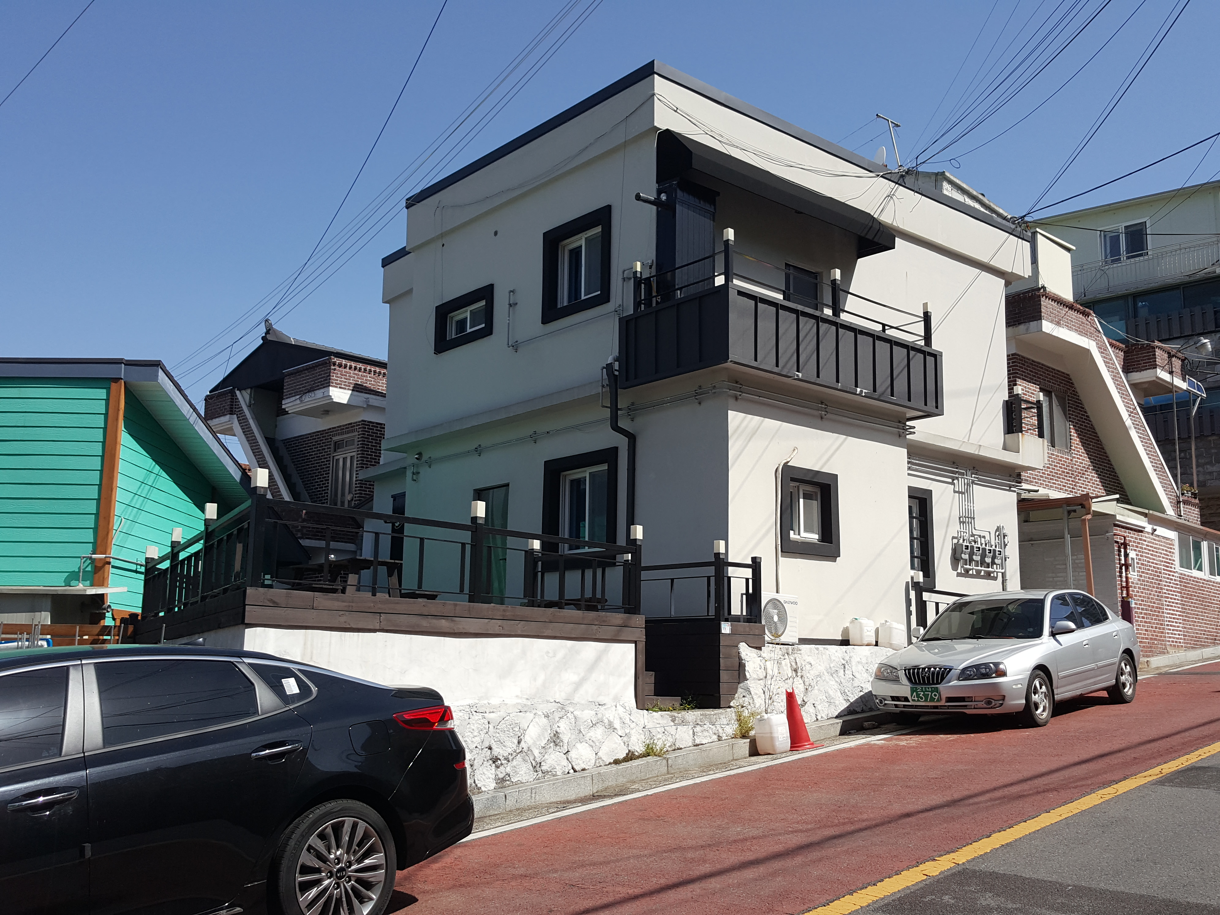 (땅나라 246번) 경남대학교 신마산댓거리 위치한  리모델링된 2층 원룸 투룸 주택 매매합니다. / 문의 055)585-6675