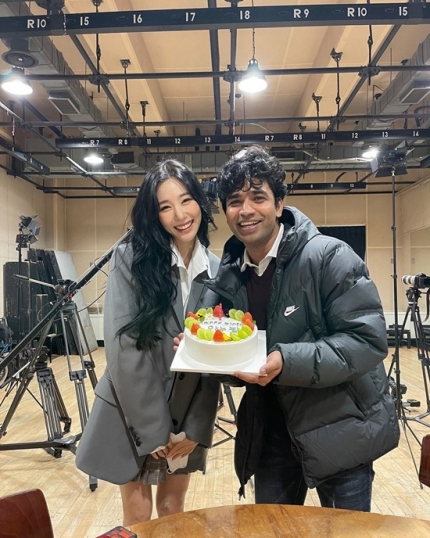  티파니 영, '오징어 게임' 아누팜과 즐거운 촬영 "199번 생일 축하해요"[사진]