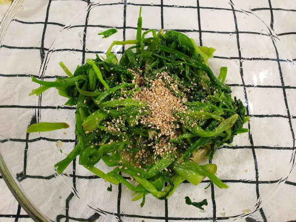 미나리 무치는 사진