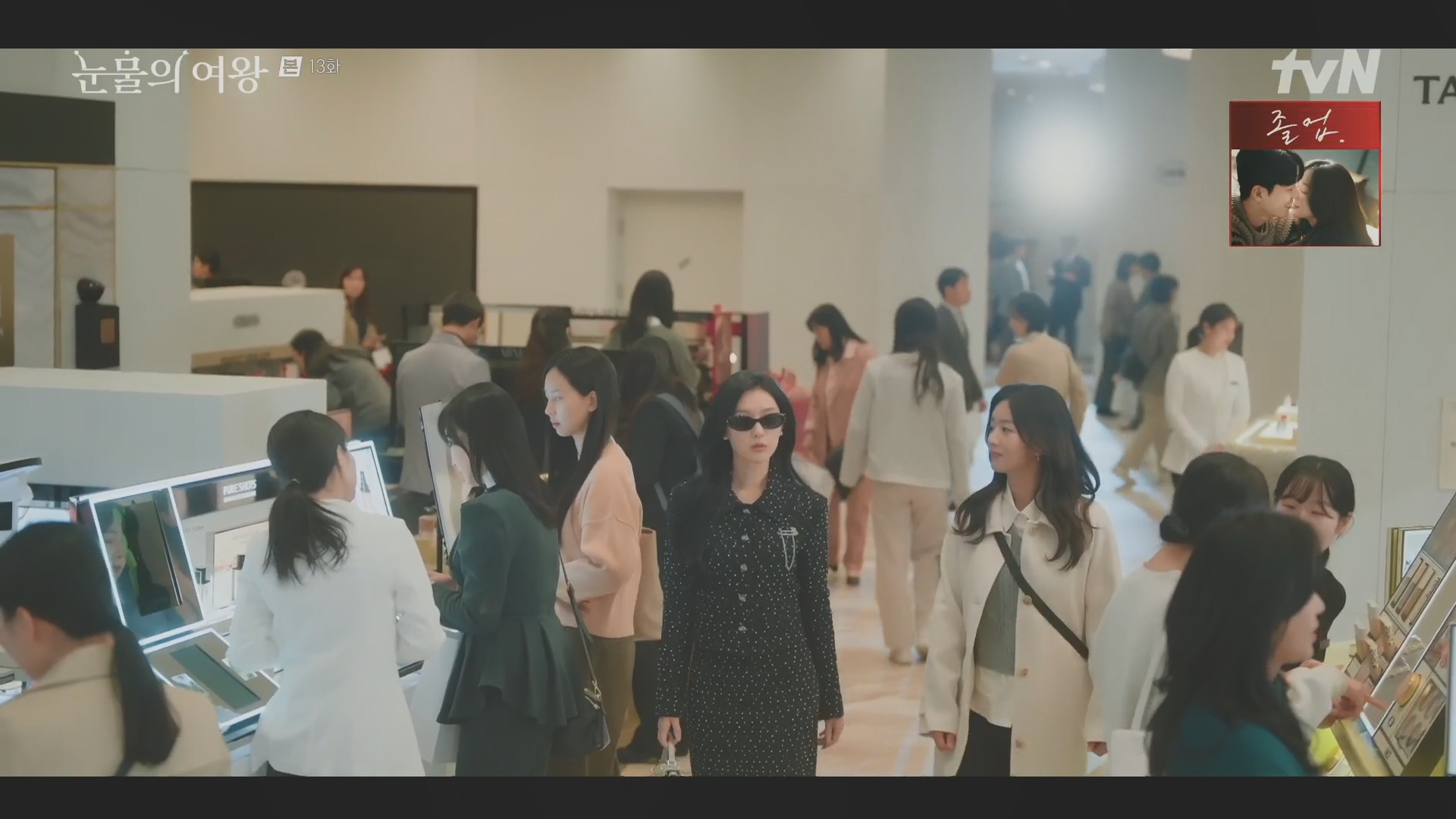 눈물의 여왕 촬영지 145곳을 알려드립니다. - 눈물의 여왕 - 더현대서울