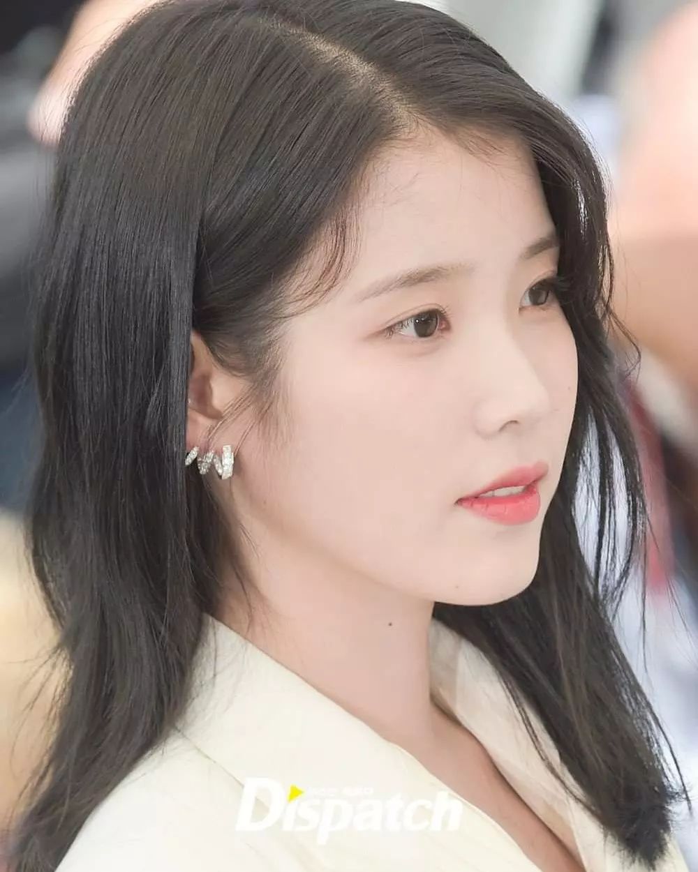  아이유 칸영화제 영화 브로커 공식 기자회견 정장 사진