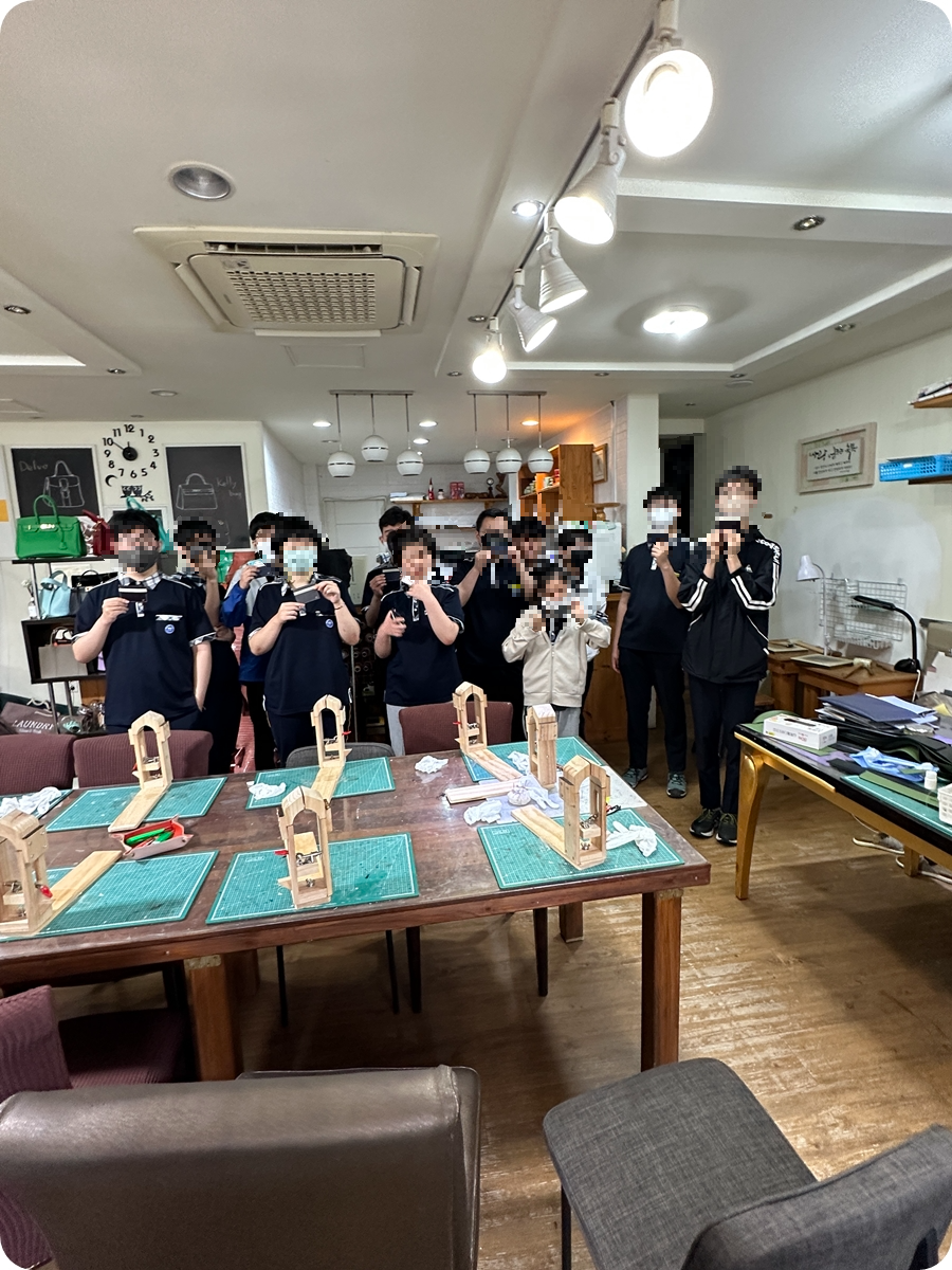  포항 두호 고등학교 도움반 학생들과 함께한 카드 지갑 만들기 단체수강 [포항 오유 가죽 공방]