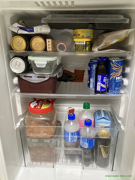 원룸 중소형 LG 냉장고&#44; 냉장실.