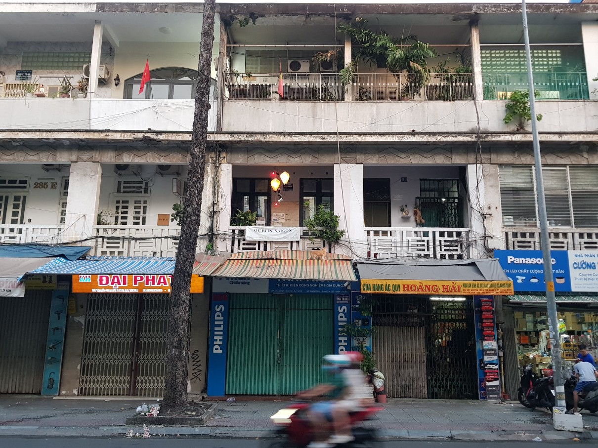 호치민 1군 러시아 디저트 카페 겸 레스토랑 Oi! Blin! Saigon - 오래된 아파트