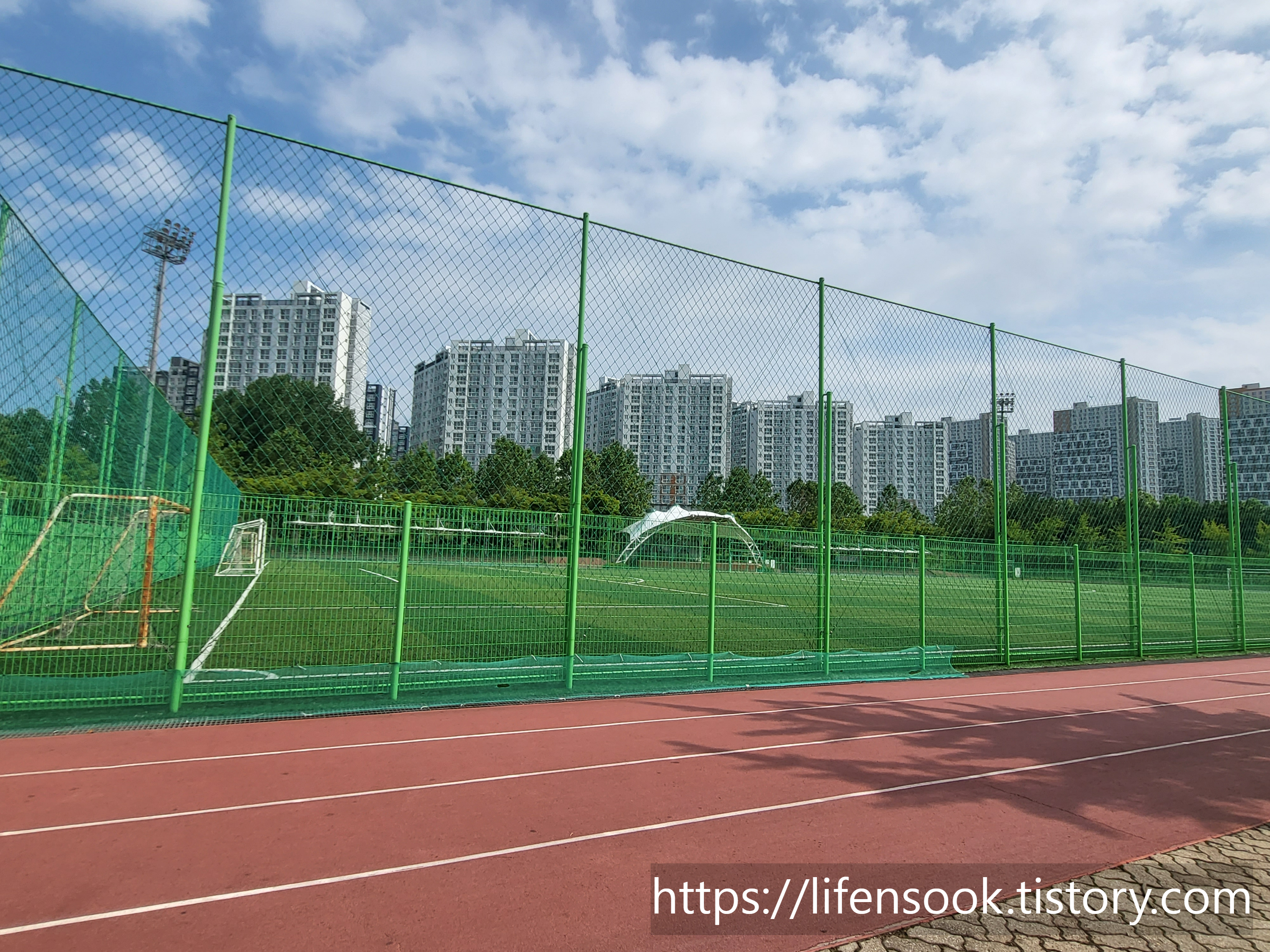 옥구인조잔디축구장