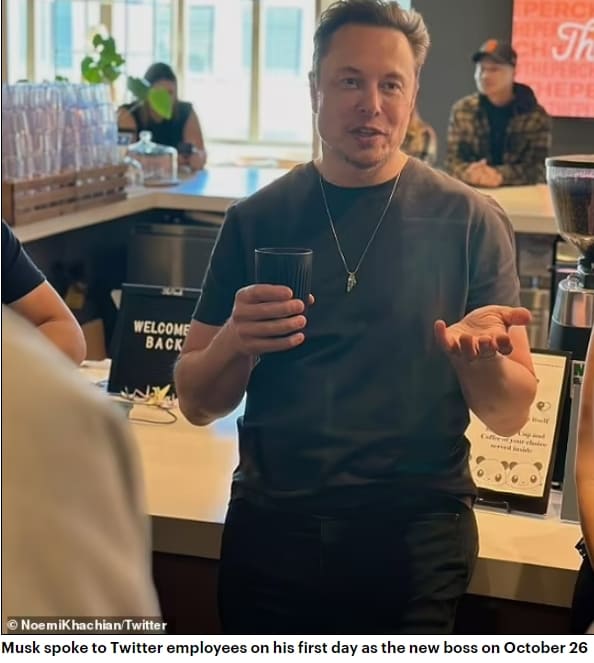 머스크 인수 트위터 지금 대대적 계정 검증 작업 중 VIDEO: &#39;New owner&#39; Elon Musk arrives at Twitter HQ carrying SINK