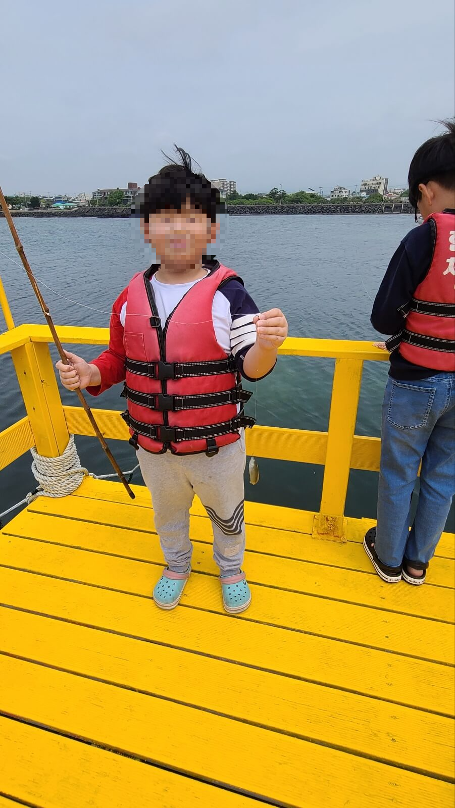 잡았다