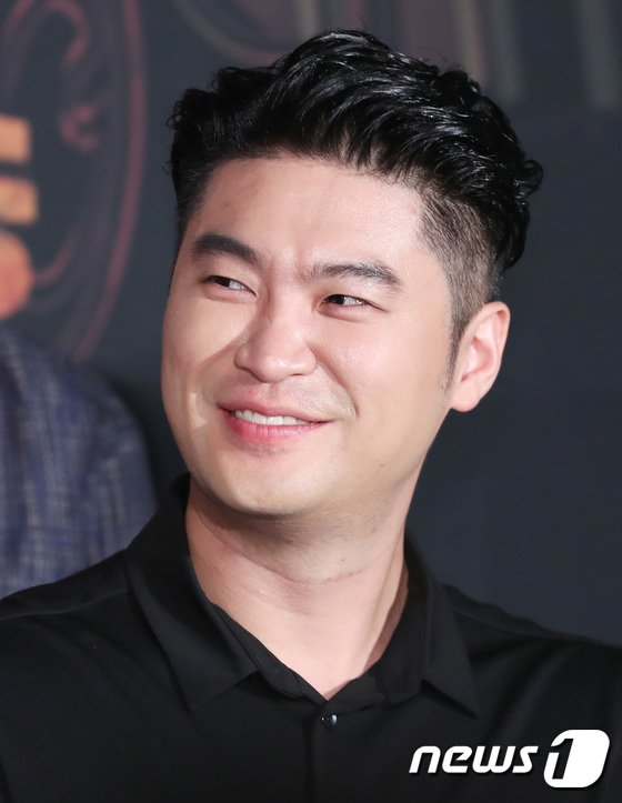  최자 "순박한 미소 여성과 7월 결혼"…아메바 "비연예인"
