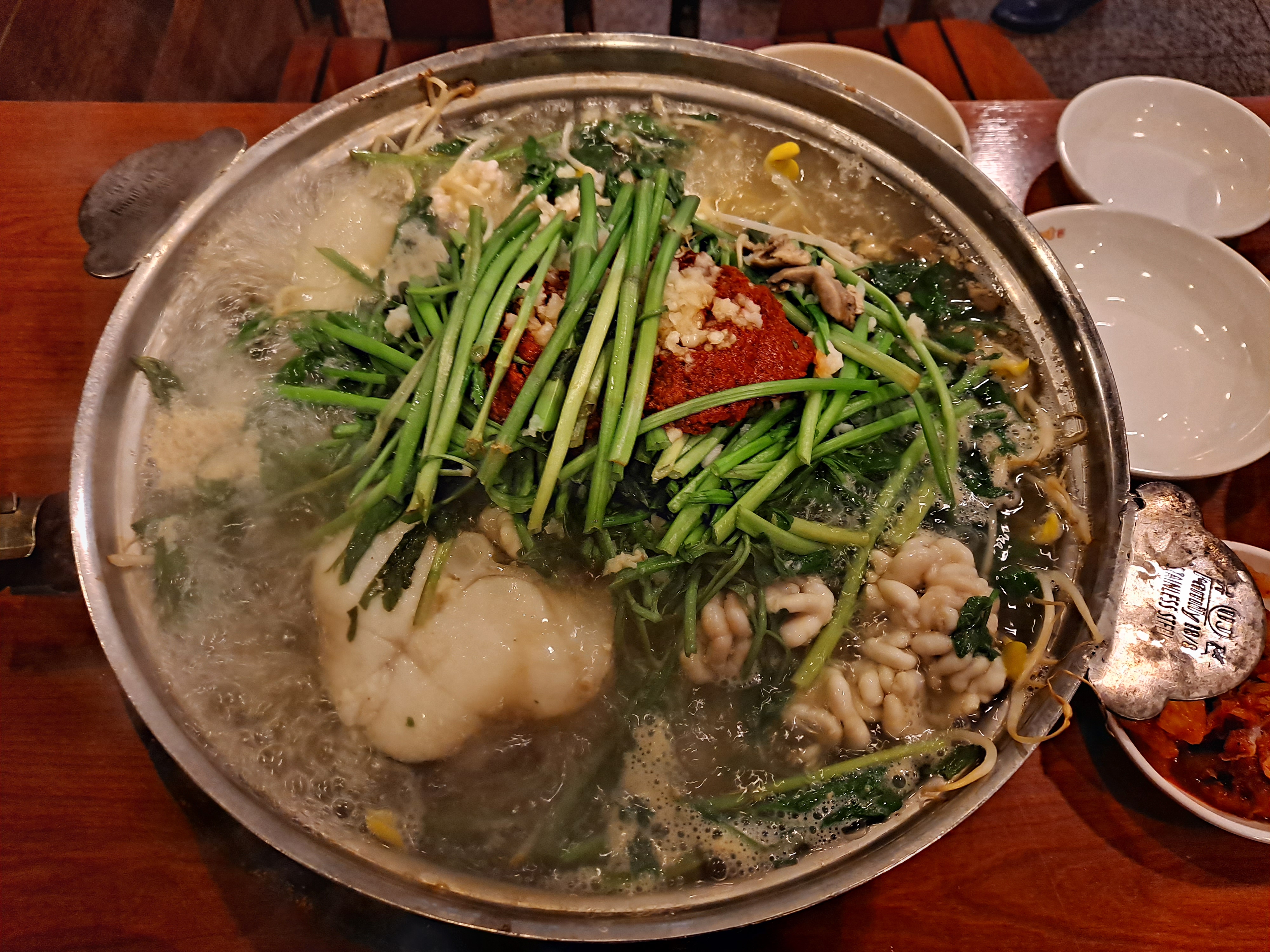  오랜 친구와 노포는 맛깔스럽다