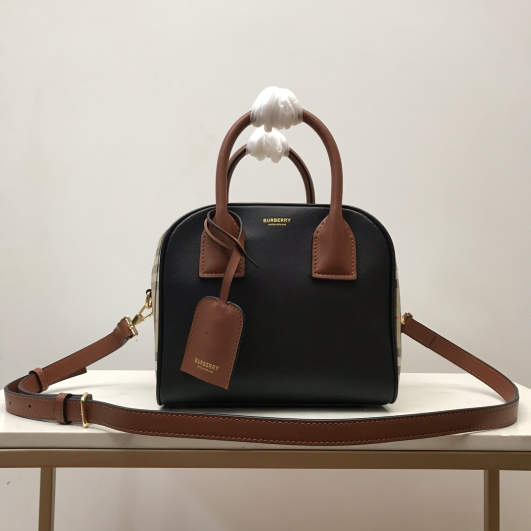  [BURBERRY] 버버리 스몰레더 빈티지체크 큐브백 80193591