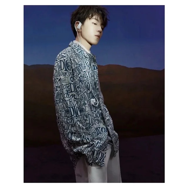  [STUSSY x DIOR] 스투시 X 디올 숀 20FW 블루 & 화이트 테크니컬 캔버스 셔츠 013C502A4935_C085