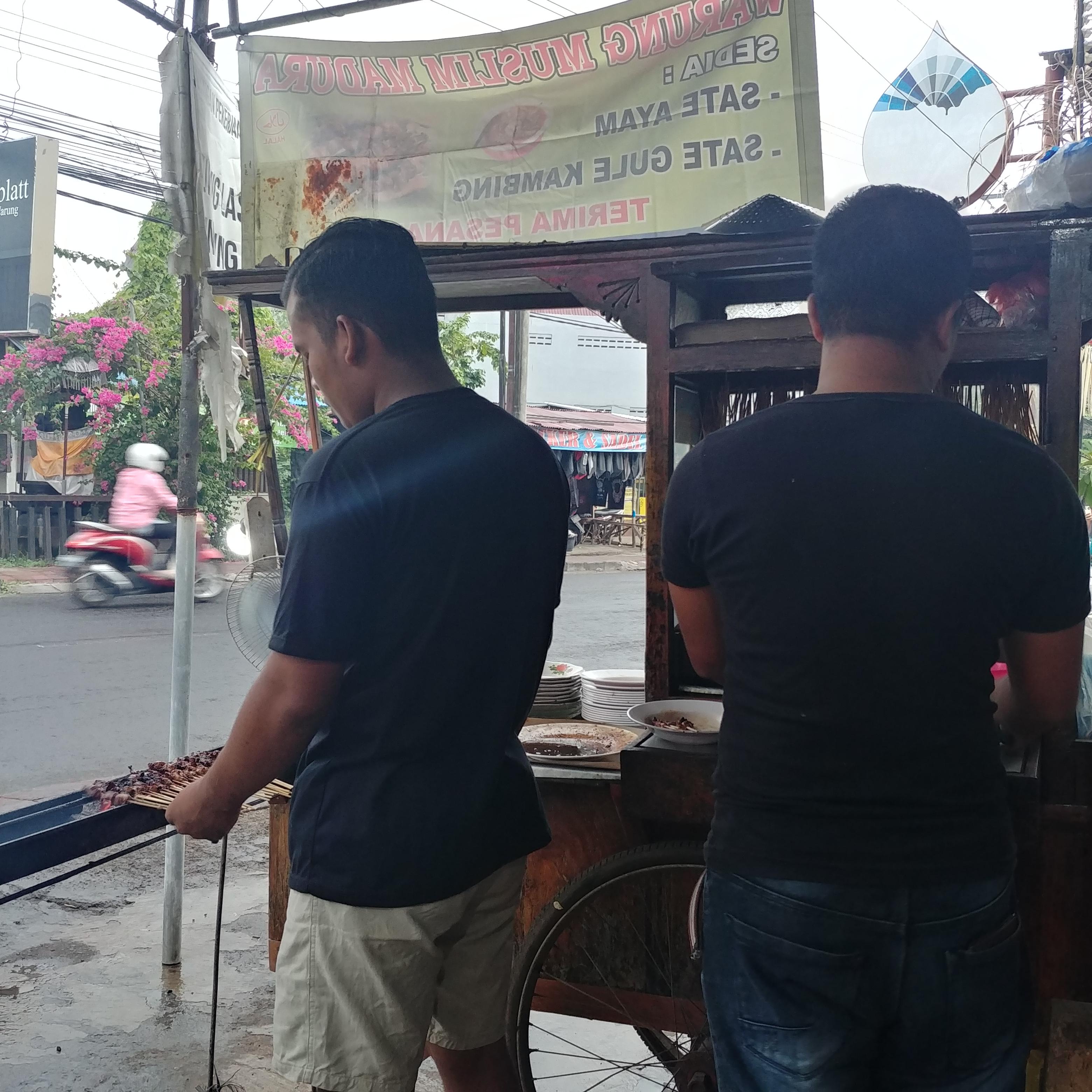 발리 여행에서 꼭 먹어야하는 길거리 음식 사태 Sate