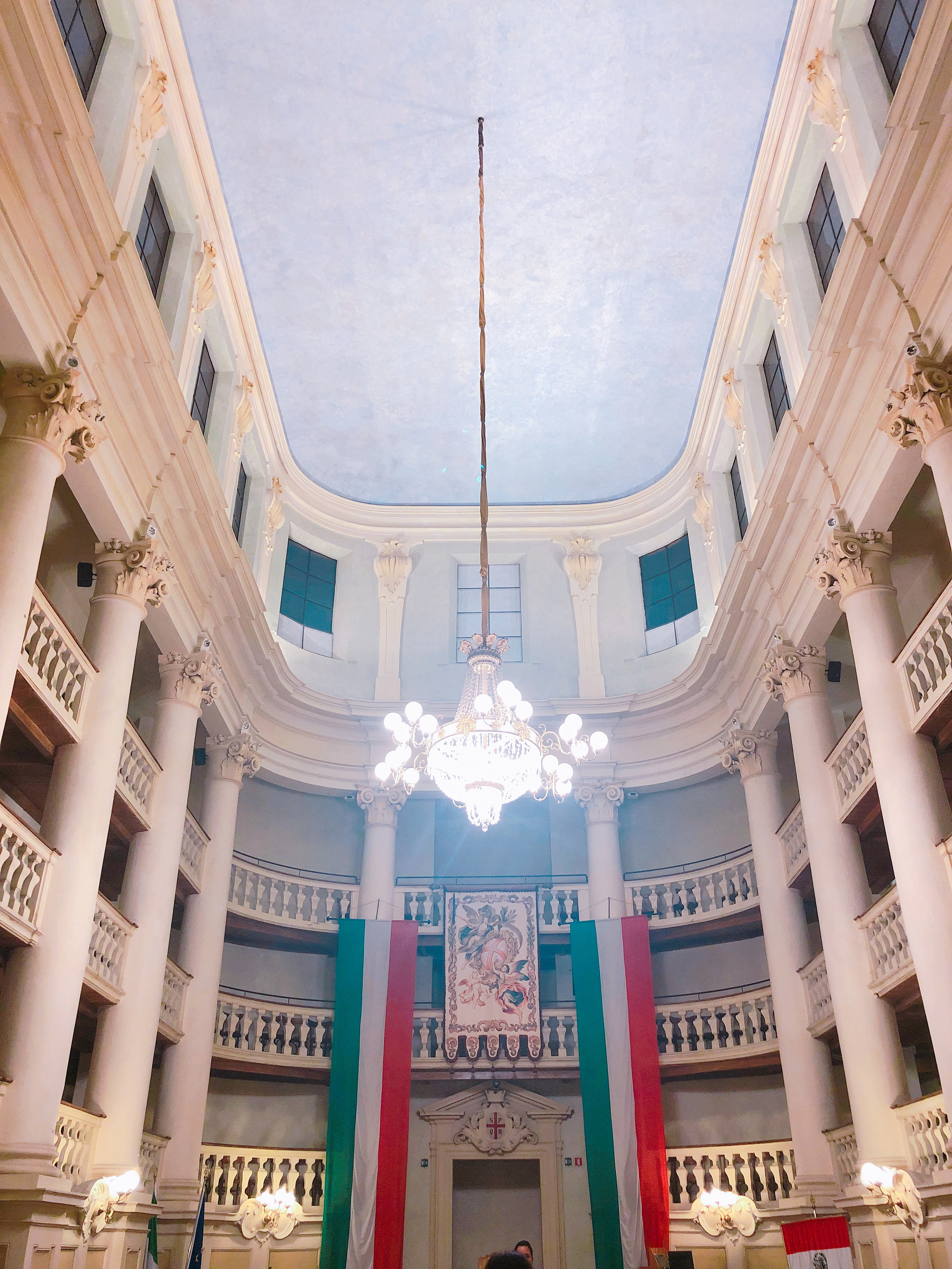 Sala del Tricolore 2018년 여름에 찍은 사진이다.
