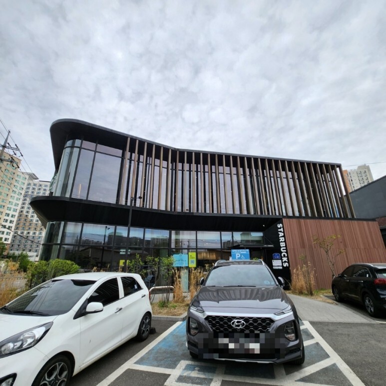 스타벅스화성반월DT점 이미지