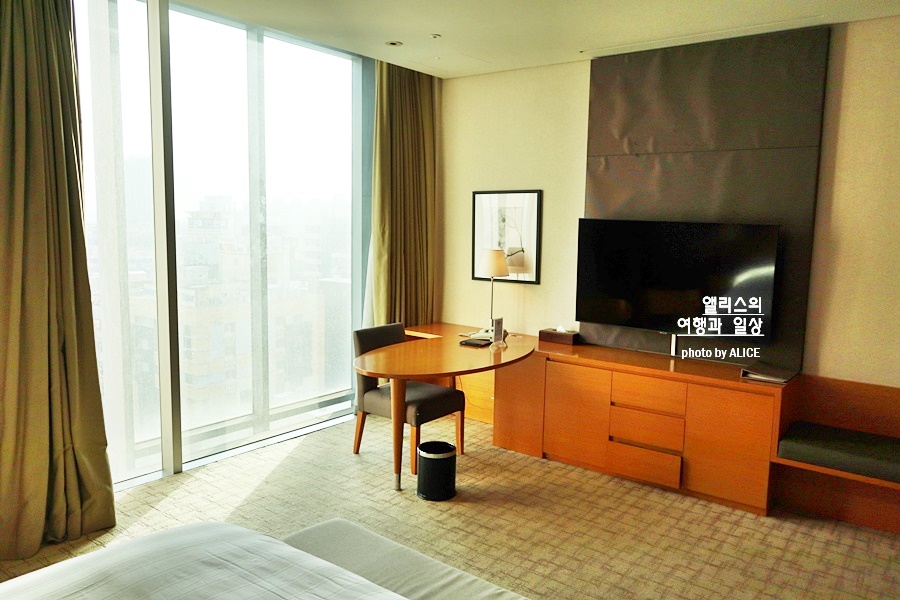 라마다 플라자 광주 호텔 주니어 스위트 킹룸 객실 솔직후기 넓은 객실