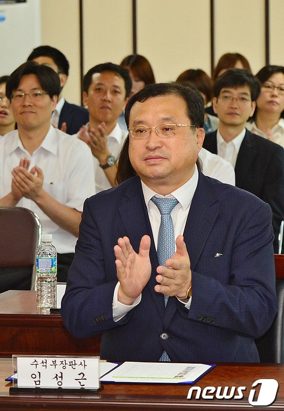  임성근 판사 / 임성근 판사 탄핵에 대해 모조리 알려드립니다. 꼭 보세요 안보면 진짜 후회합니다.
