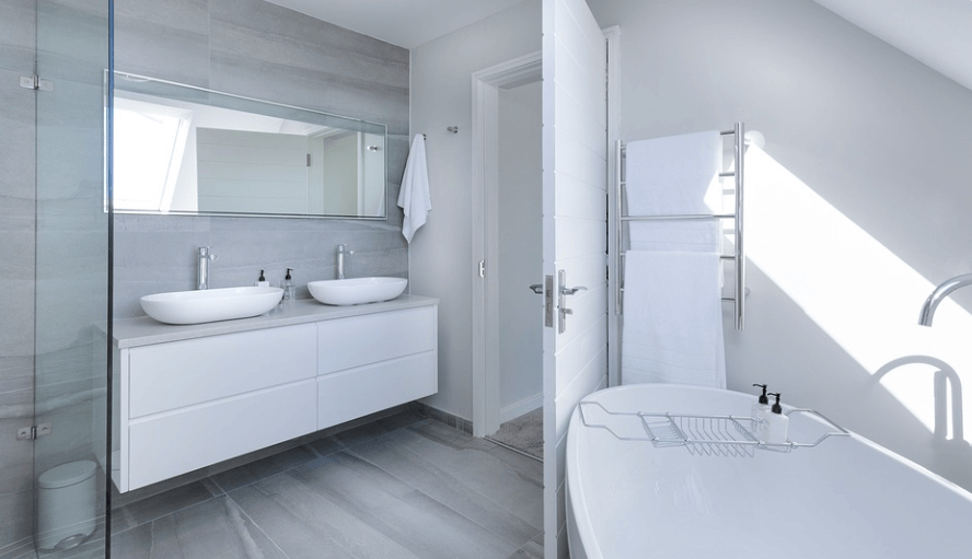 구연산 활용법으로 욕실 청소를 할 수 있다. 깨끗한 욕실의 모습