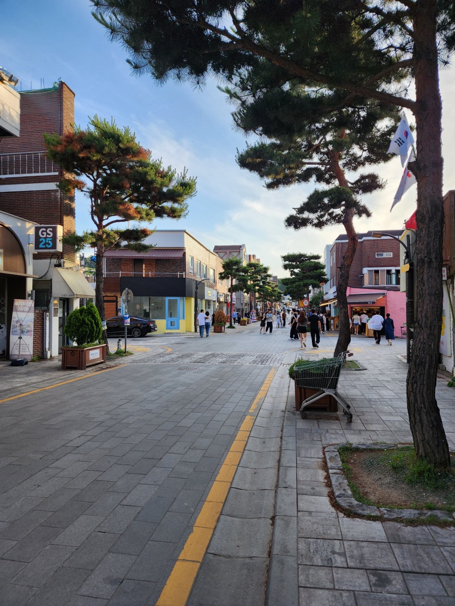 점집&amp;#44; 소품샵&amp;#44; 음식점의 하모니가 된 행리단길
