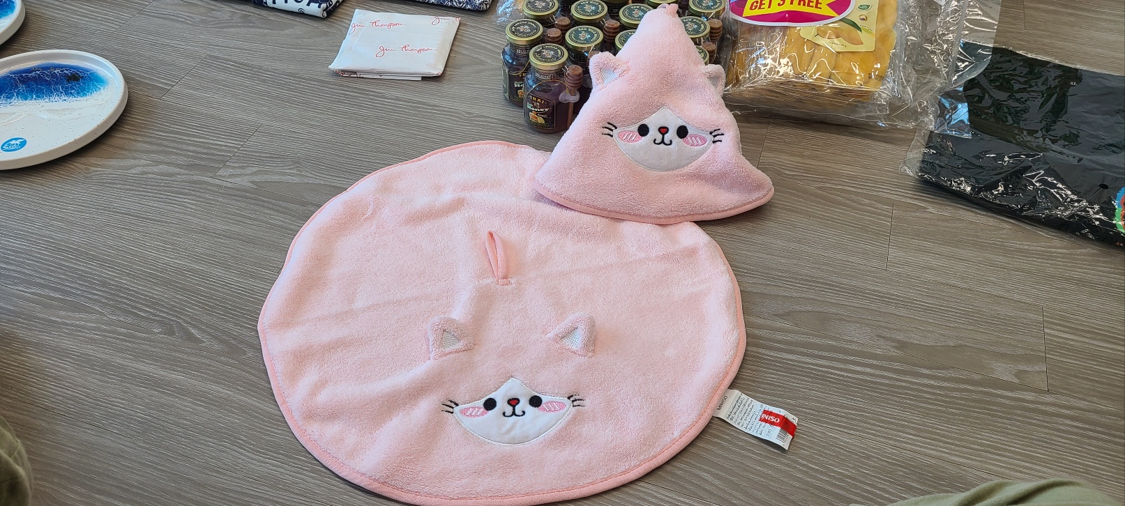 센트럴사무이 내 팬시매장에서 구매한 고양이 손수건