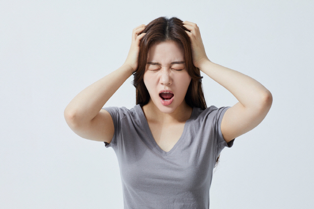  두통이 심할때 하면 좋은 지압 마사지 6가지 | 약없이 두통을 없앨수 있는 방법이 있다?(건강정보)
