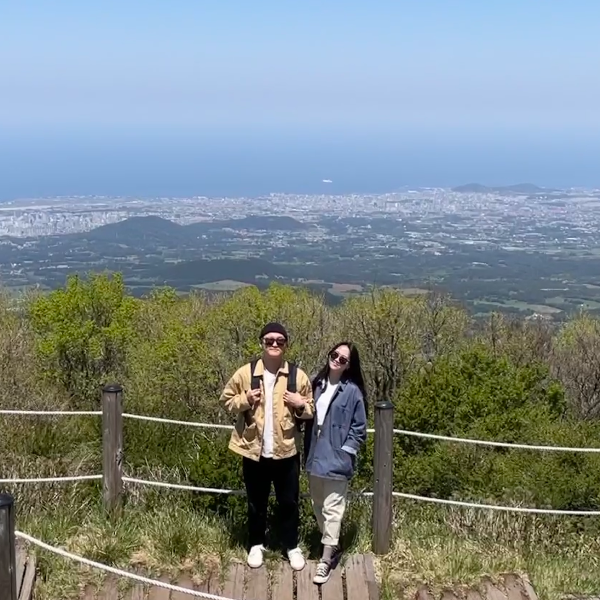 어승생악 정상이니 만큼 사진 1장 정도는 남기게 되었다.