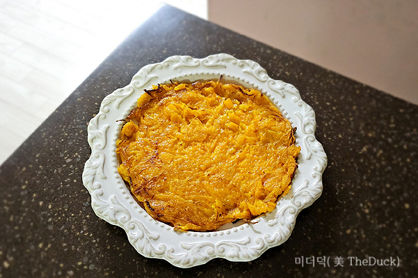 완성된 늙은 노란 호박전