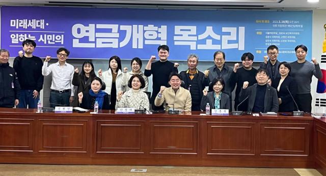  "퇴직연금, 두 개로 분리"‥ "퇴직금 중간에 못 찾게 하고 연금화로 노후소득 높이자"