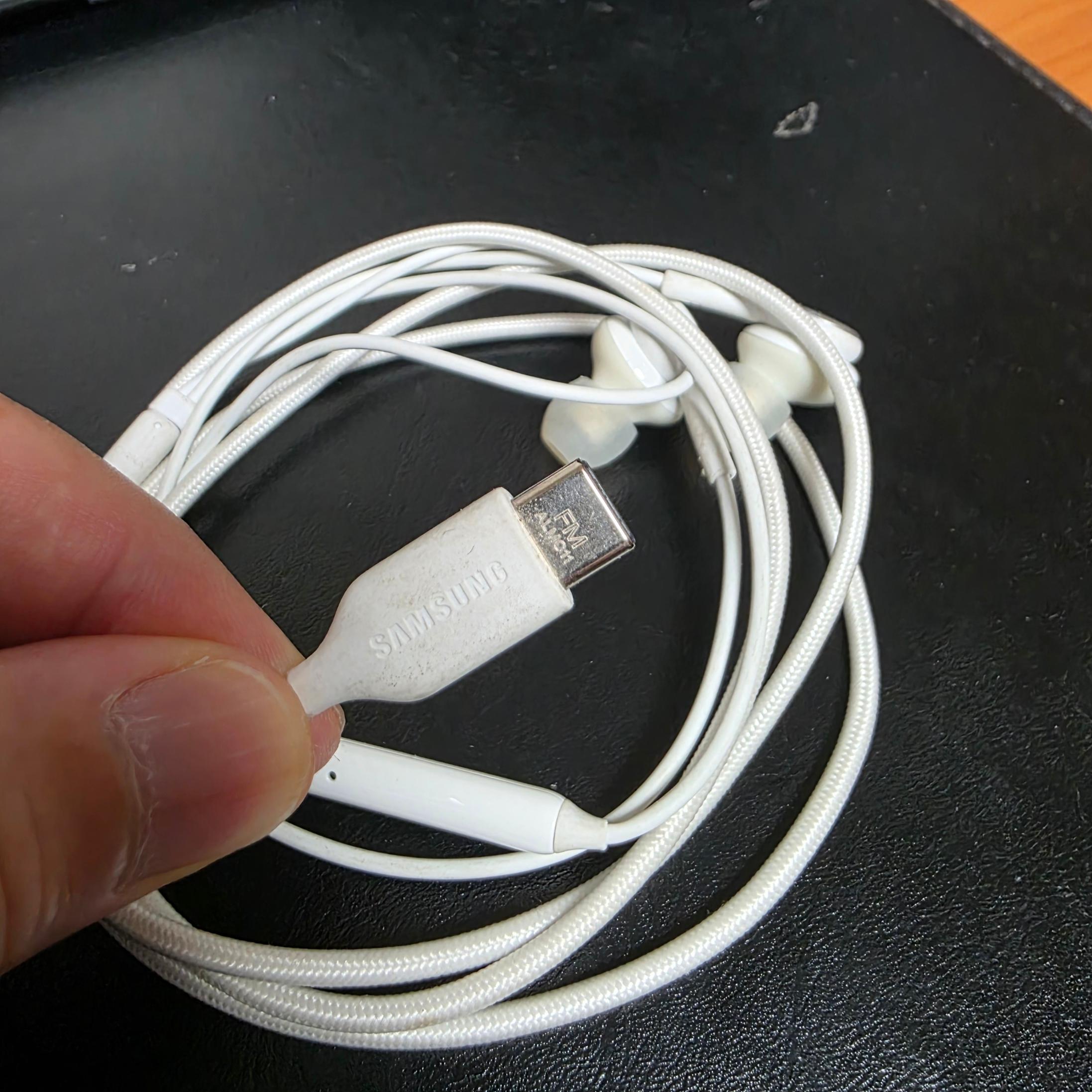 스마트폰 악세사리, 데이터 절약 앱, USB Type-C 이어폰, 실시간 뉴스 수신, 스마트폰 안테나