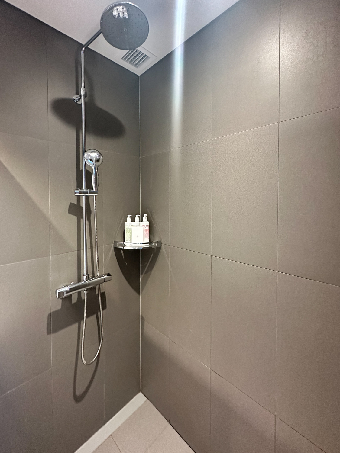 L7 홍대 호텔 객실 화장실 샤워실